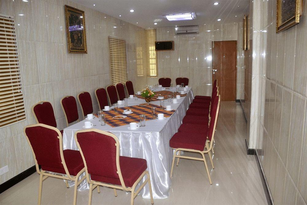 فندق بيس إن شيناي المظهر الخارجي الصورة