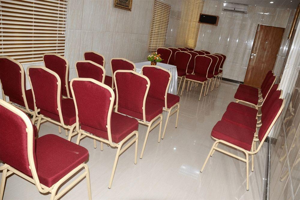 فندق بيس إن شيناي المظهر الخارجي الصورة
